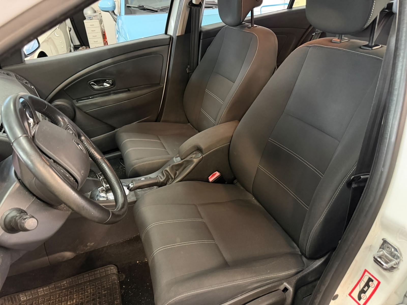 RENAULT Mégane Grandtour 1.5 dCi Dynamique EDC-image-12