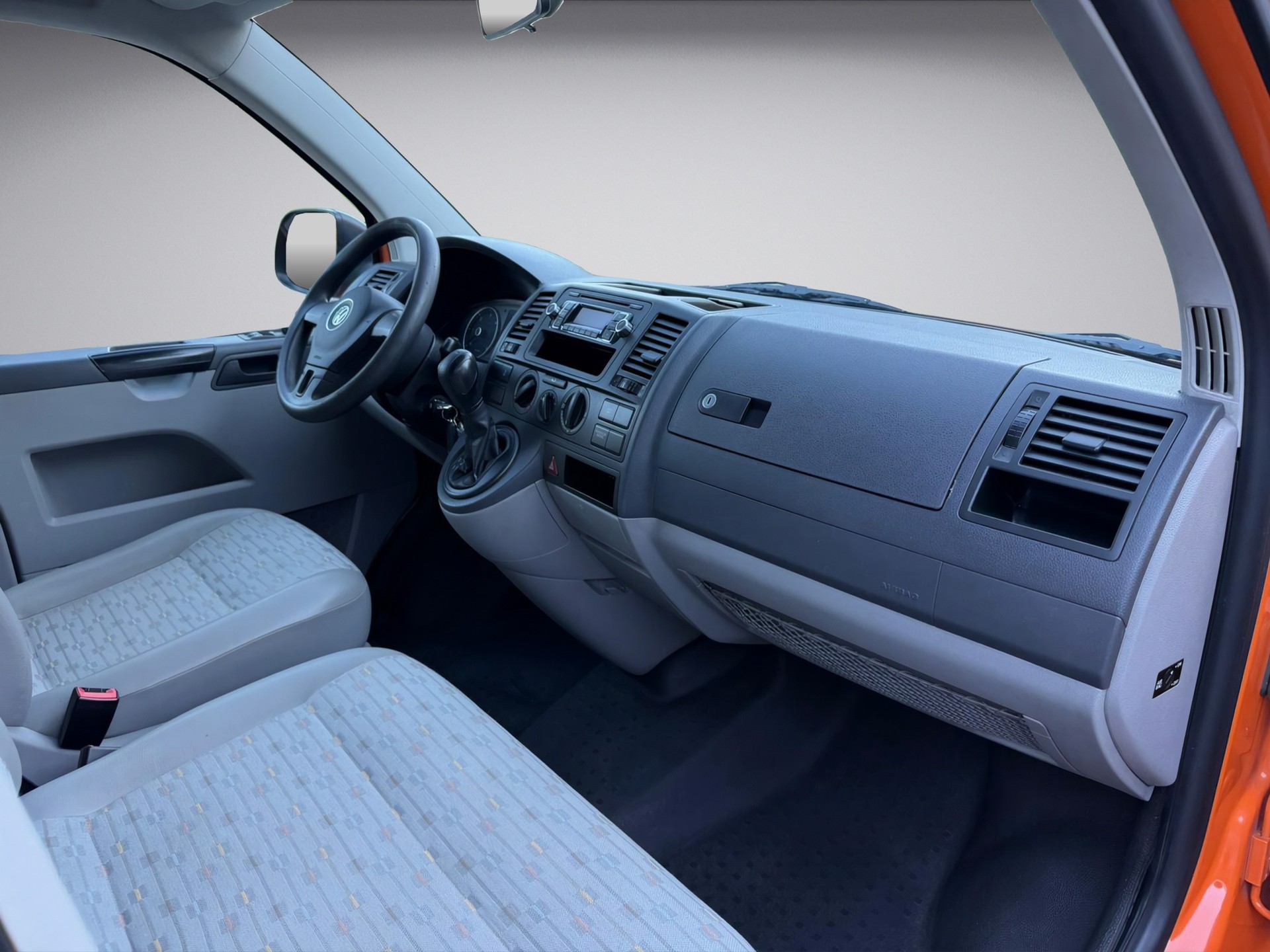 VW T5 2.0 TDI DSG-image-11