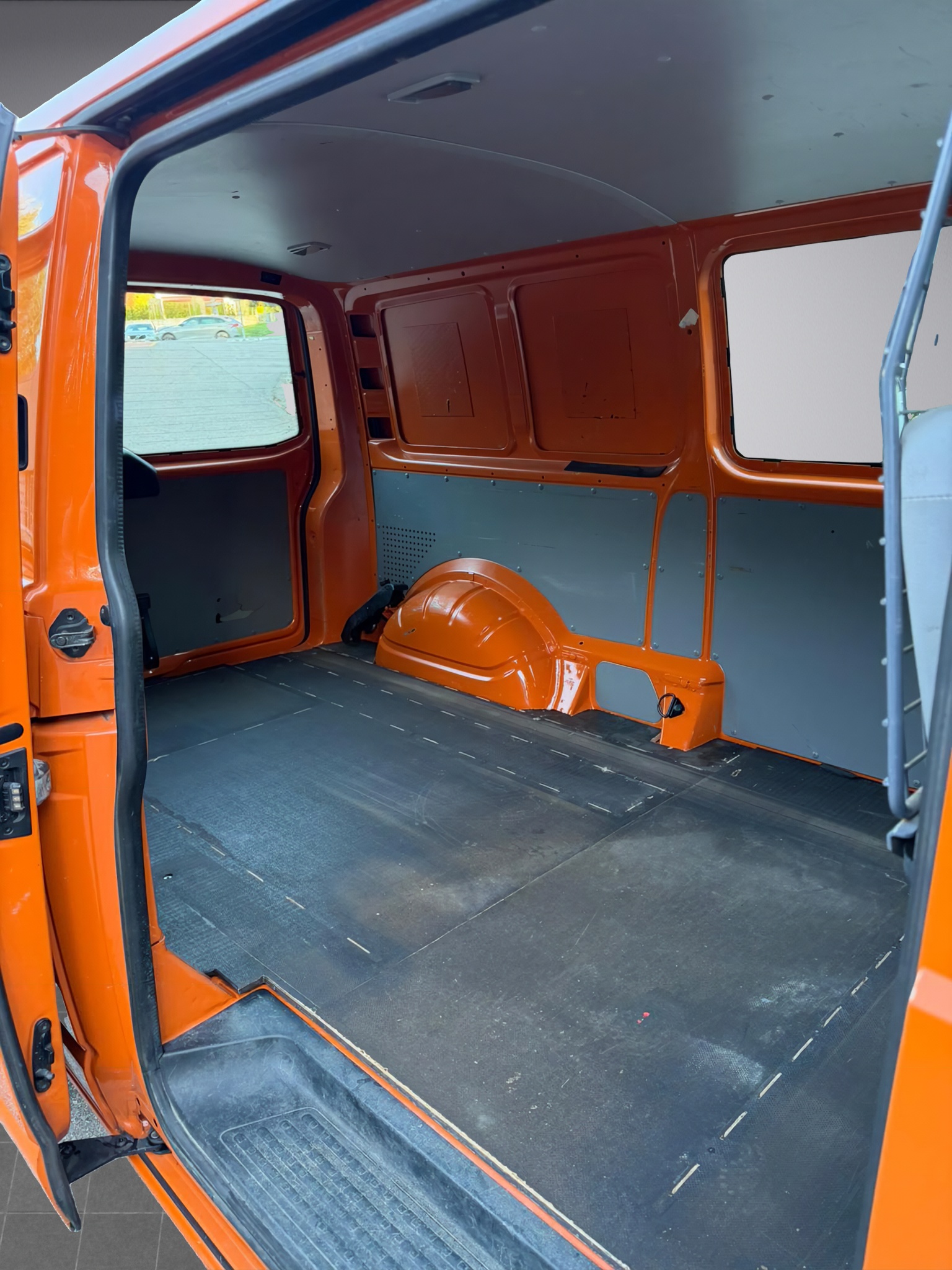 VW T5 2.0 TDI DSG-image-14