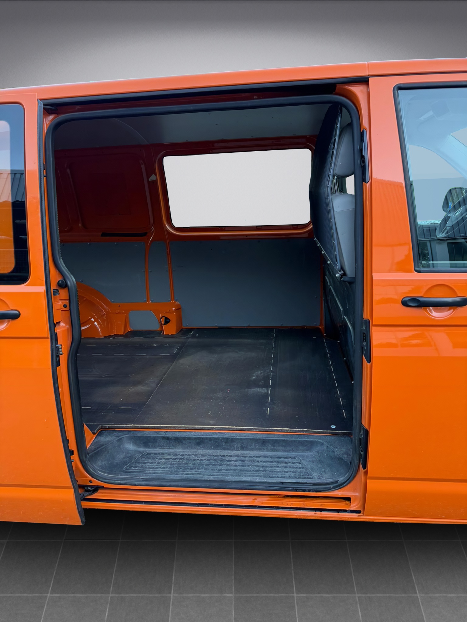 VW T5 2.0 TDI DSG-image-18