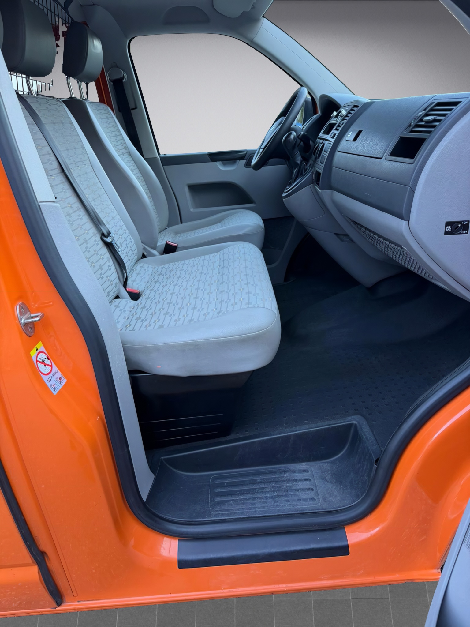 VW T5 2.0 TDI DSG-image-12