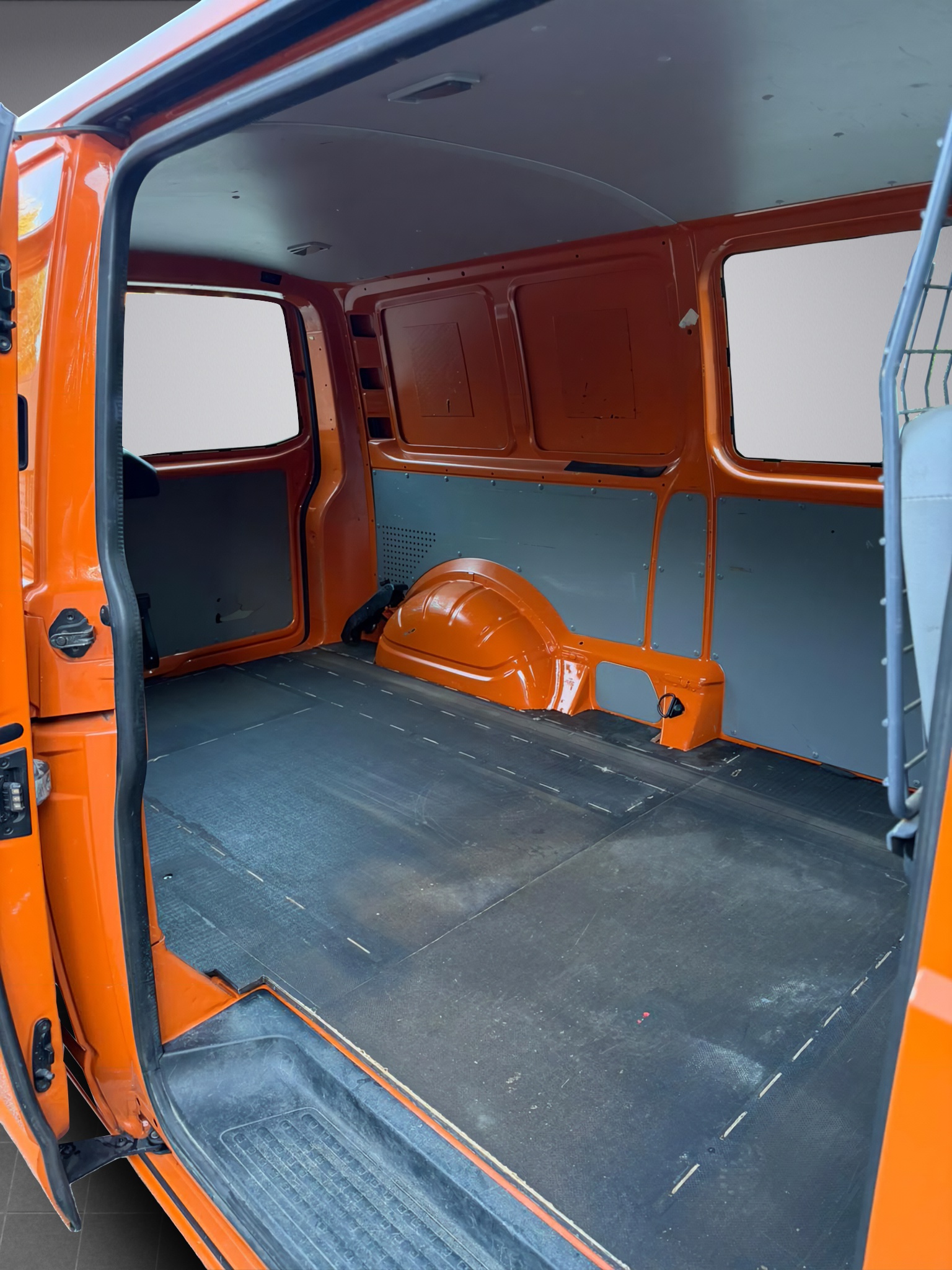 VW T5 2.0 TDI DSG-image-19