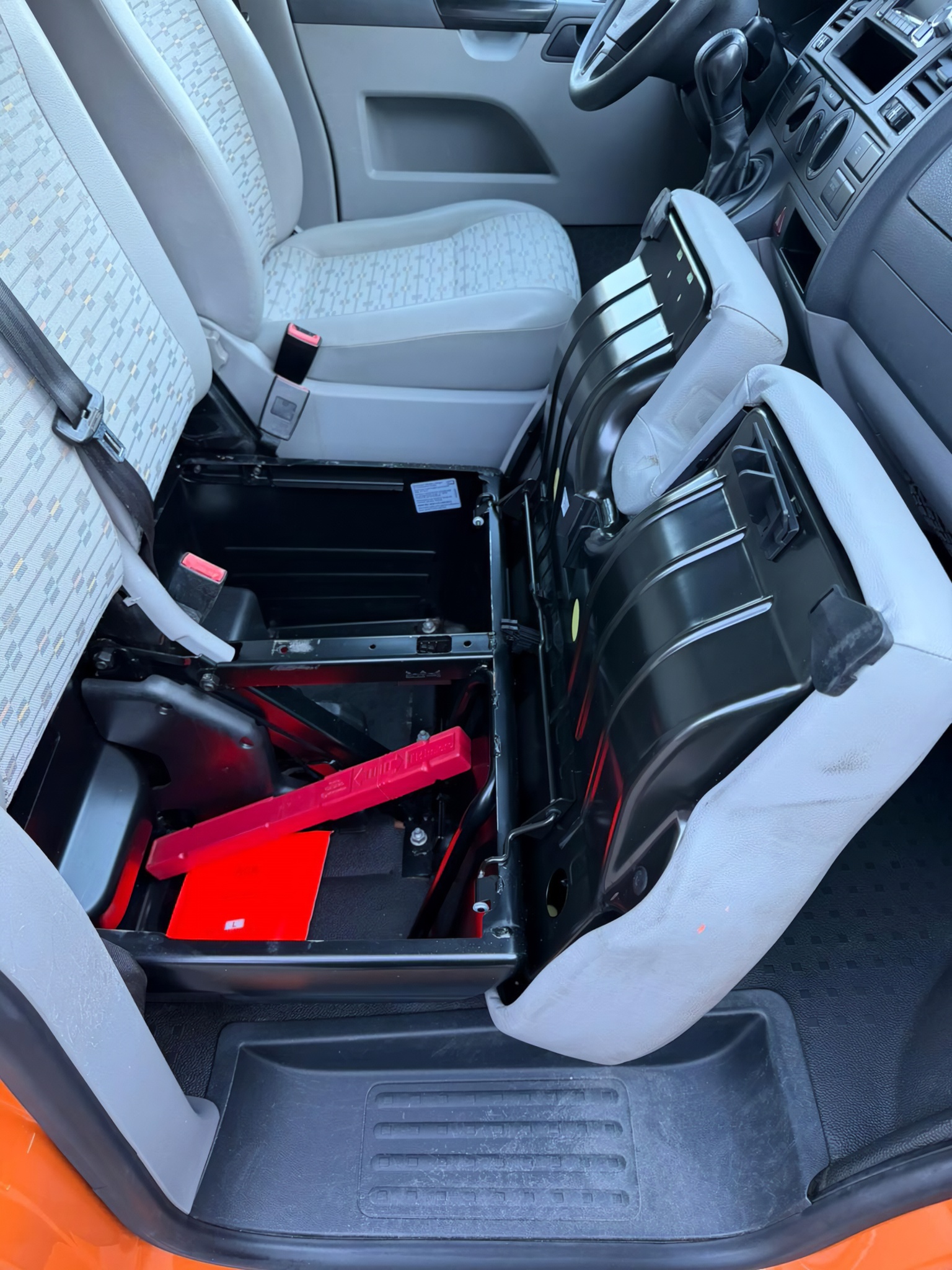 VW T5 2.0 TDI DSG-image-13