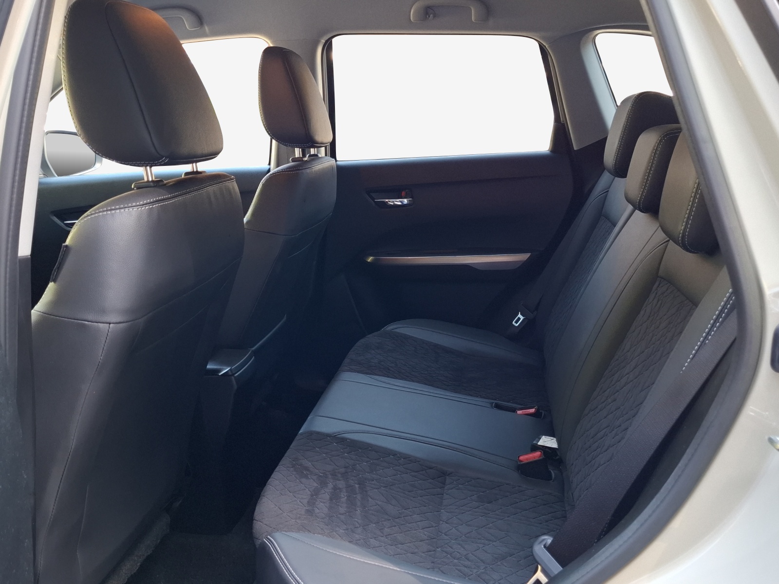 SUZUKI Vitara 1.4 Boosterjet Compact + Hybrid-image-11