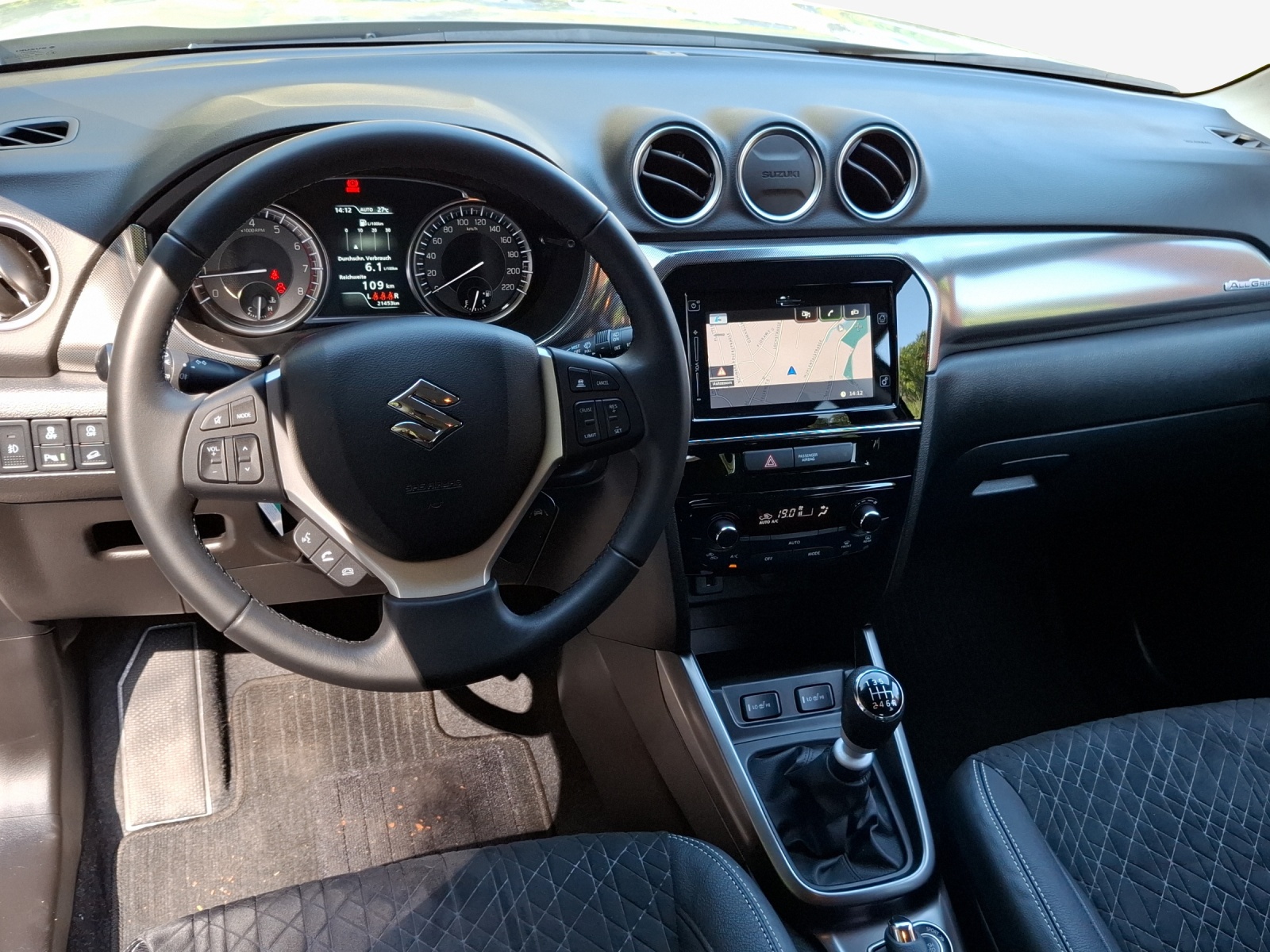 SUZUKI Vitara 1.4 Boosterjet Compact + Hybrid-image-8