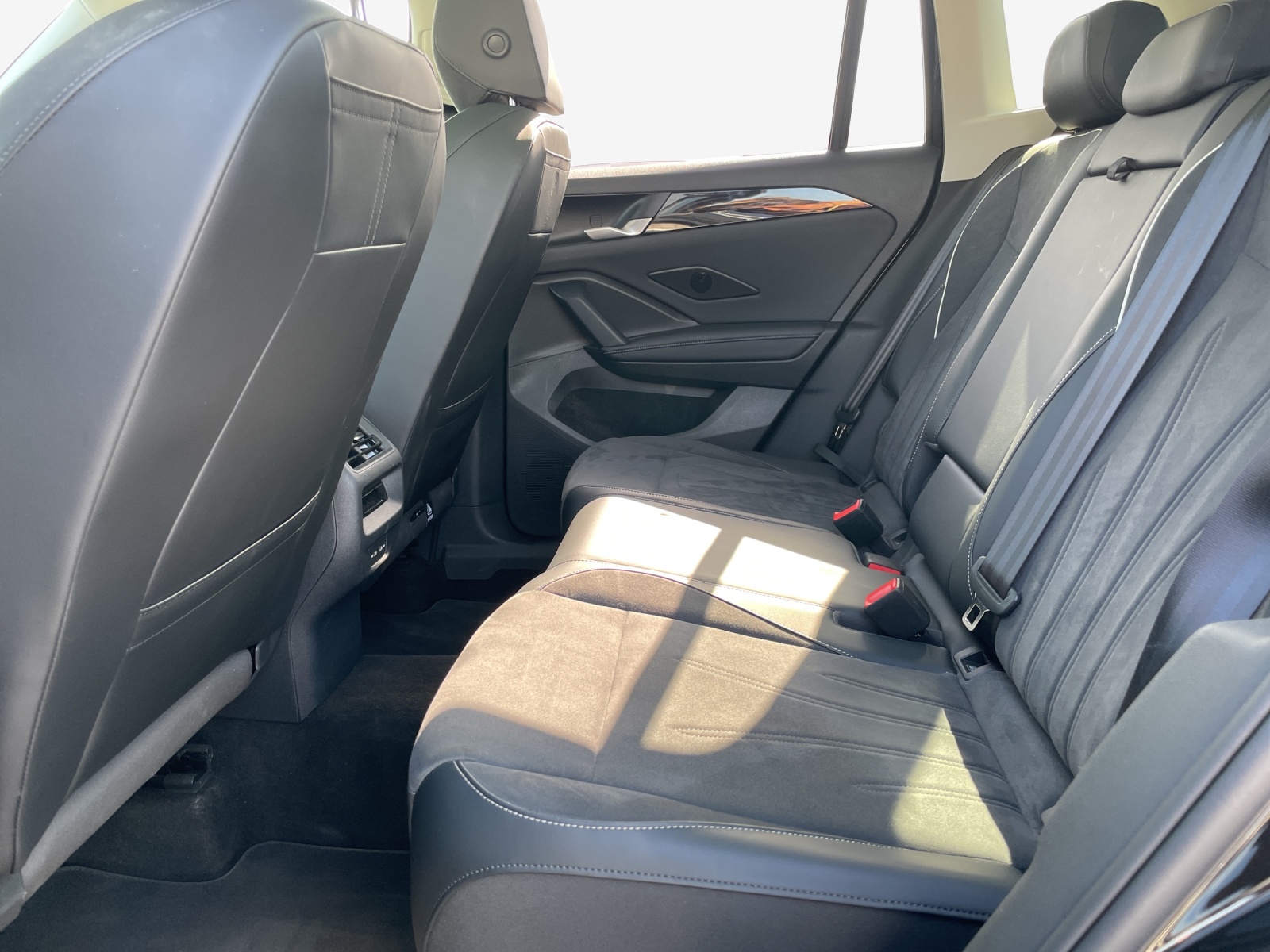 VW Tiguan 2.0 TSI DSG Elegance 4Motion-image-11