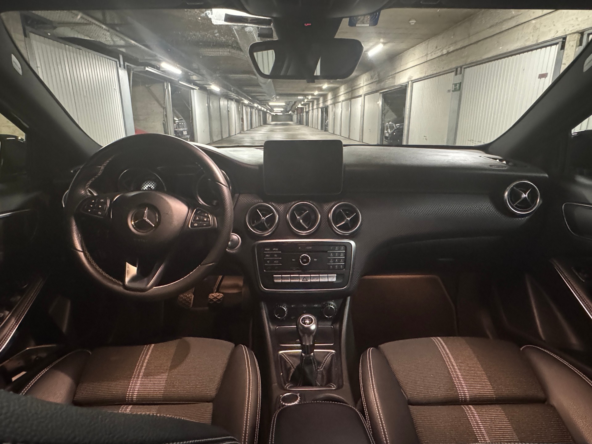 MERCEDES-BENZ A 180 Urban-image-5