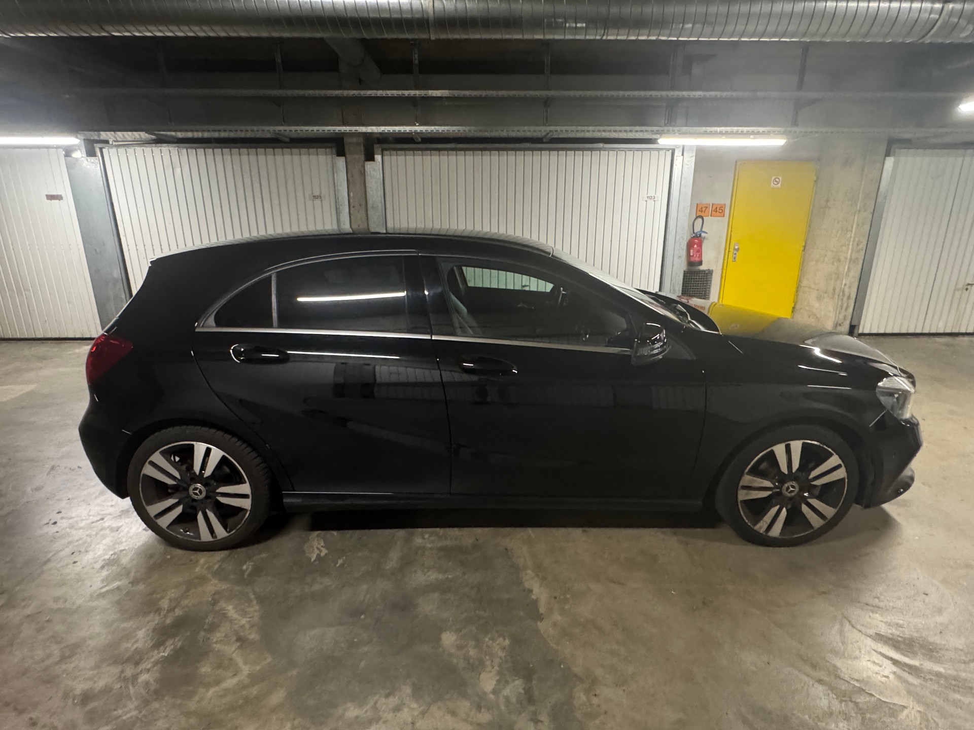MERCEDES-BENZ A 180 Urban-image-3