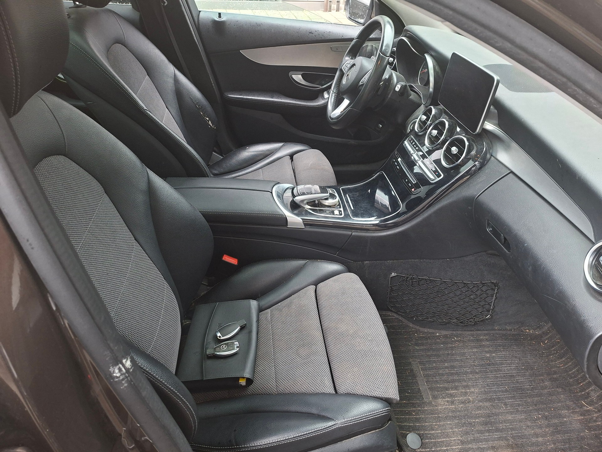 MERCEDES-BENZ C 250 d Swiss Star Exclusive 4Matic 9G-Tronic-image-6