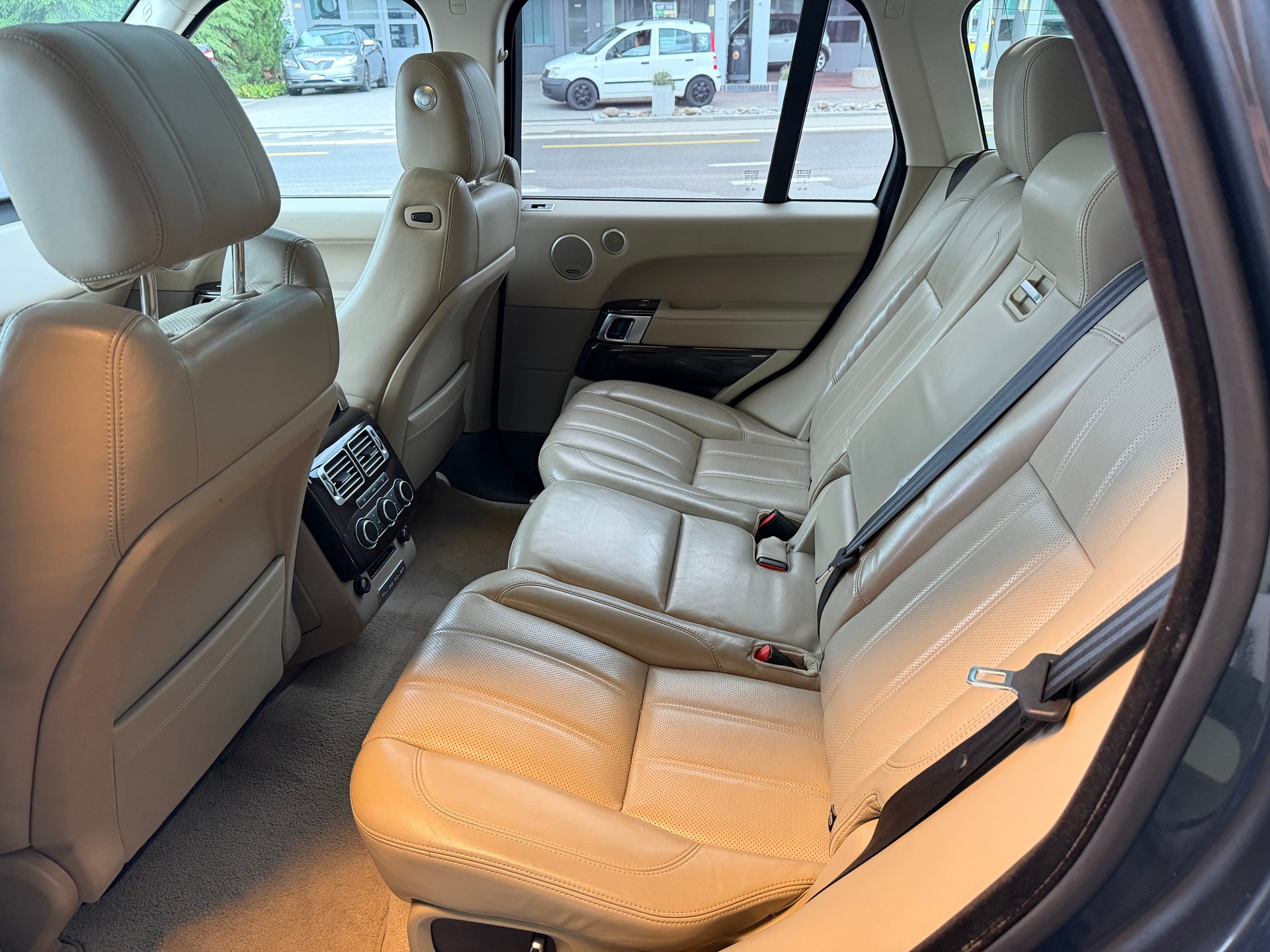 LAND ROVER Range Rover 3.0 TDV6 HSE Automatic-image-8