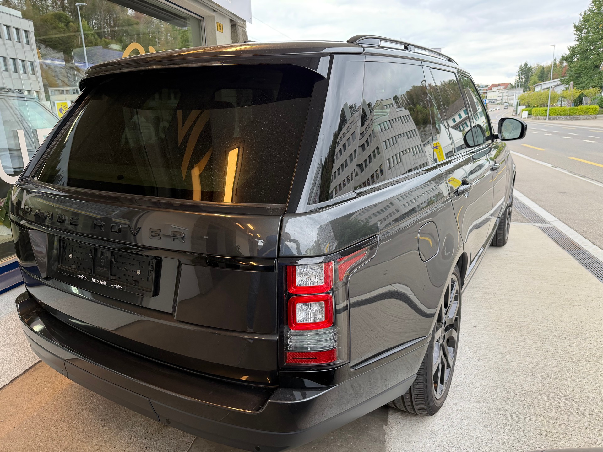 LAND ROVER Range Rover 3.0 TDV6 HSE Automatic-image-4