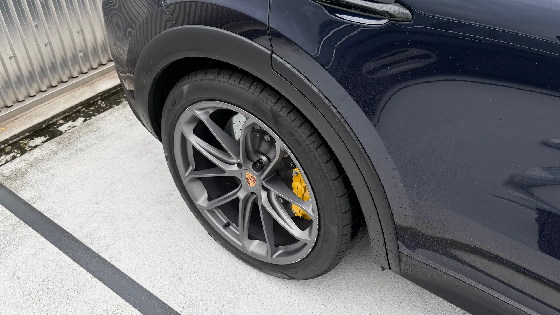 PORSCHE 4.0 V8 Turbo E-Hybrid Coupé mit GT-Paket-image-4