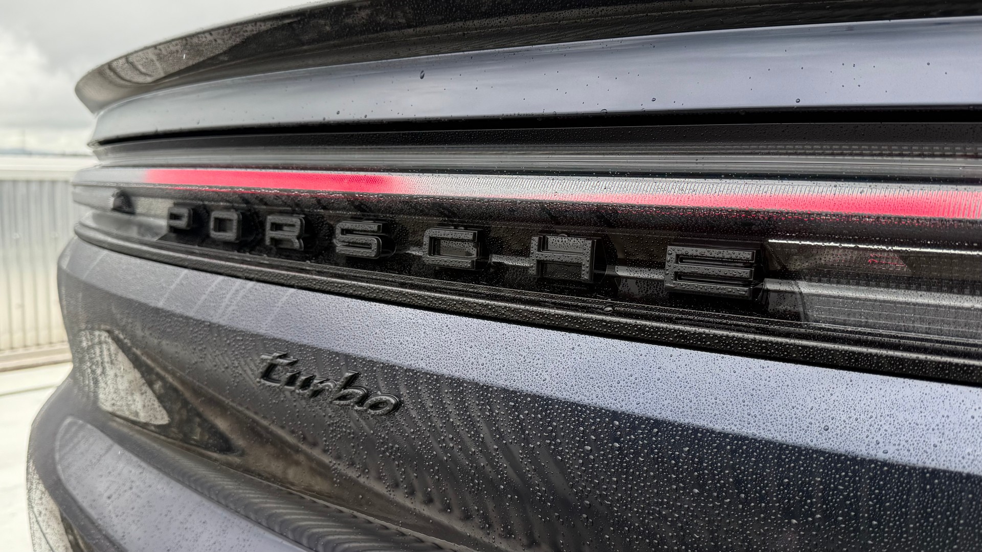 PORSCHE 4.0 V8 Turbo E-Hybrid Coupé mit GT-Paket-image-8