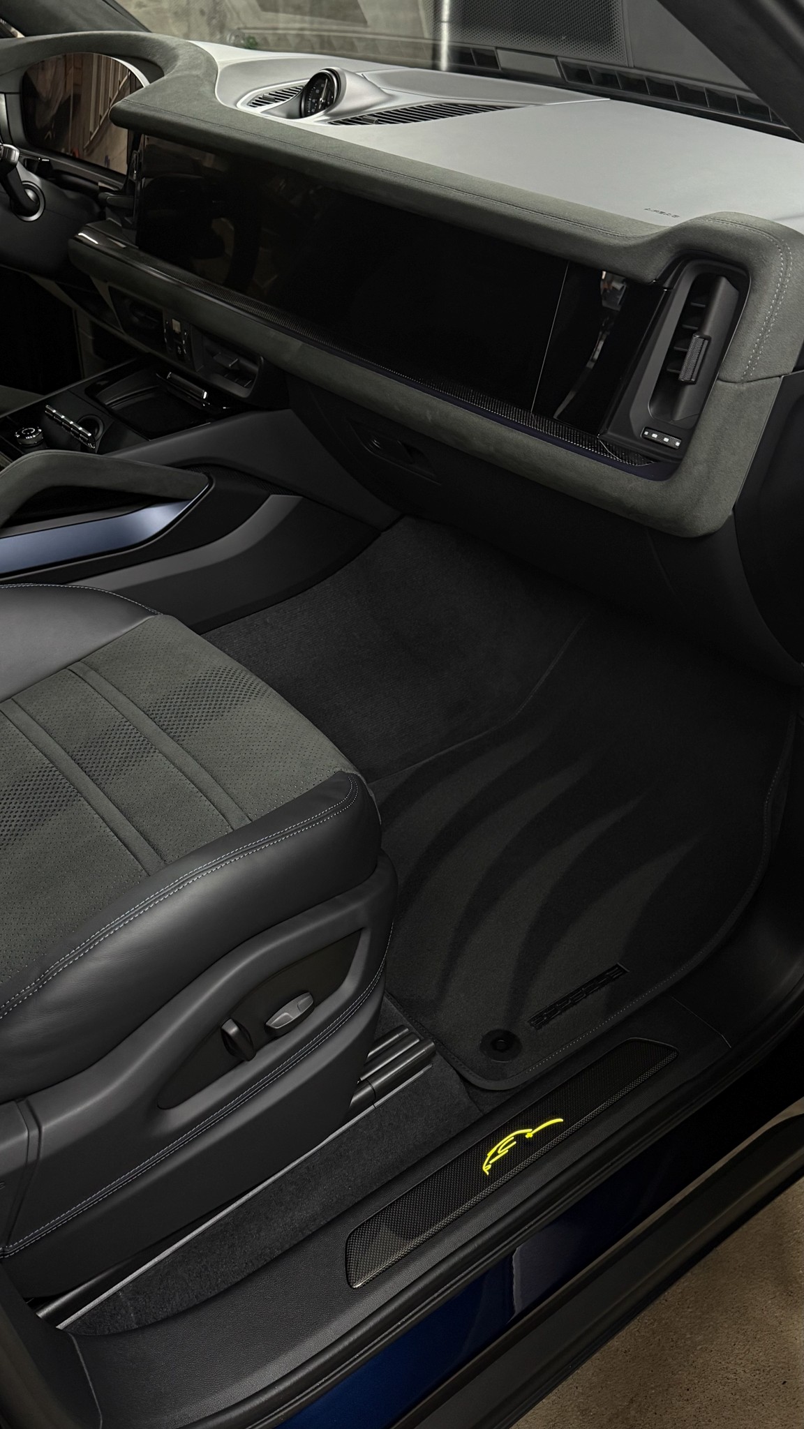 PORSCHE 4.0 V8 Turbo E-Hybrid Coupé mit GT-Paket-image-10