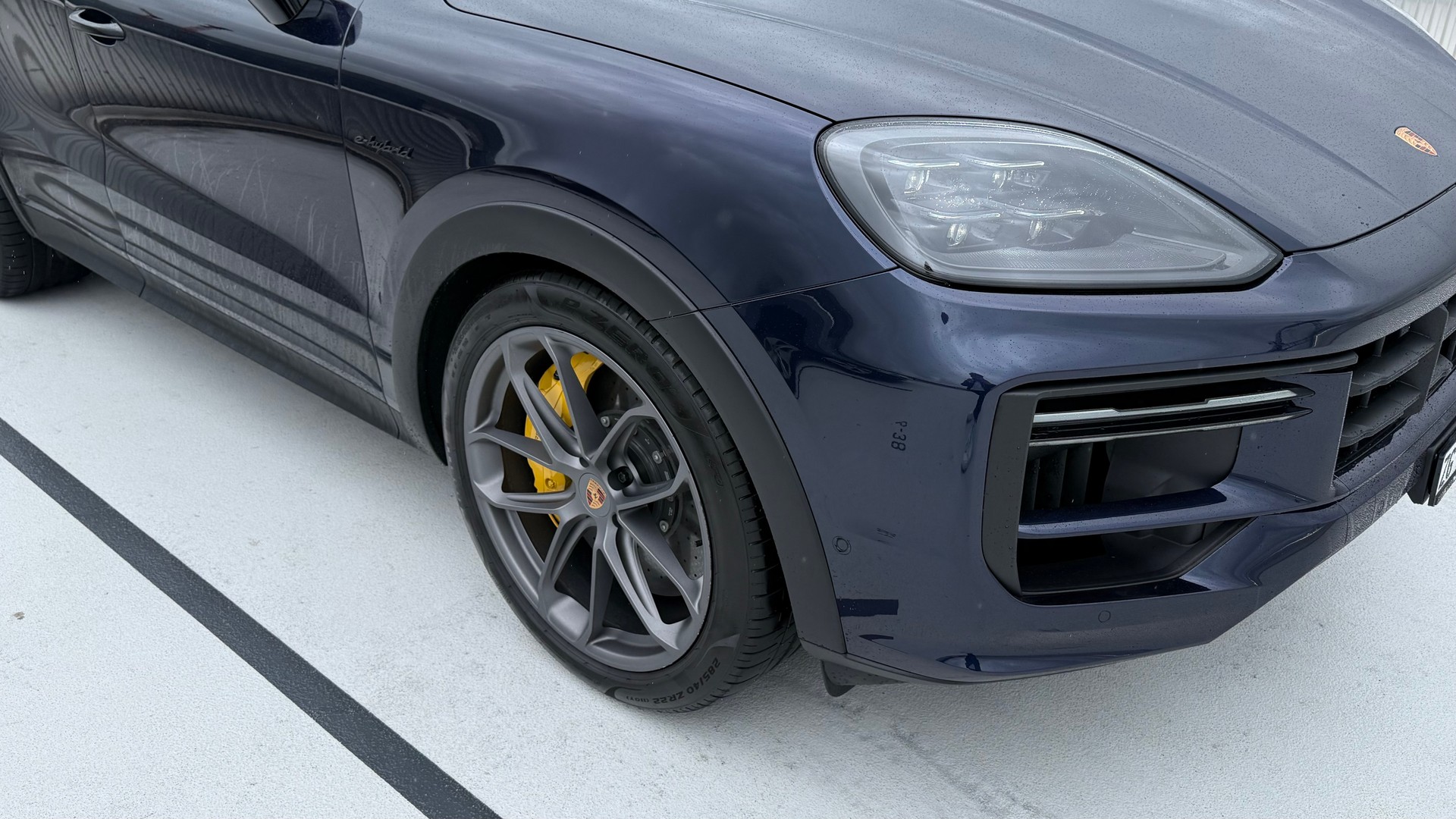 PORSCHE 4.0 V8 Turbo E-Hybrid Coupé mit GT-Paket-image-2