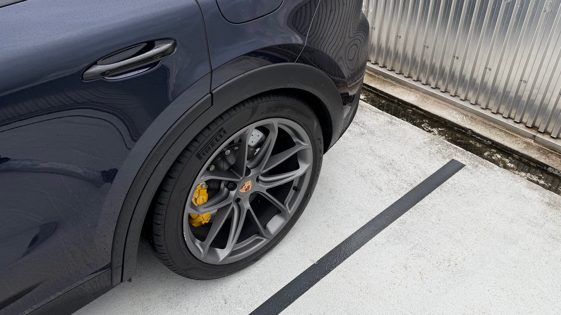 PORSCHE 4.0 V8 Turbo E-Hybrid Coupé mit GT-Paket-image-9