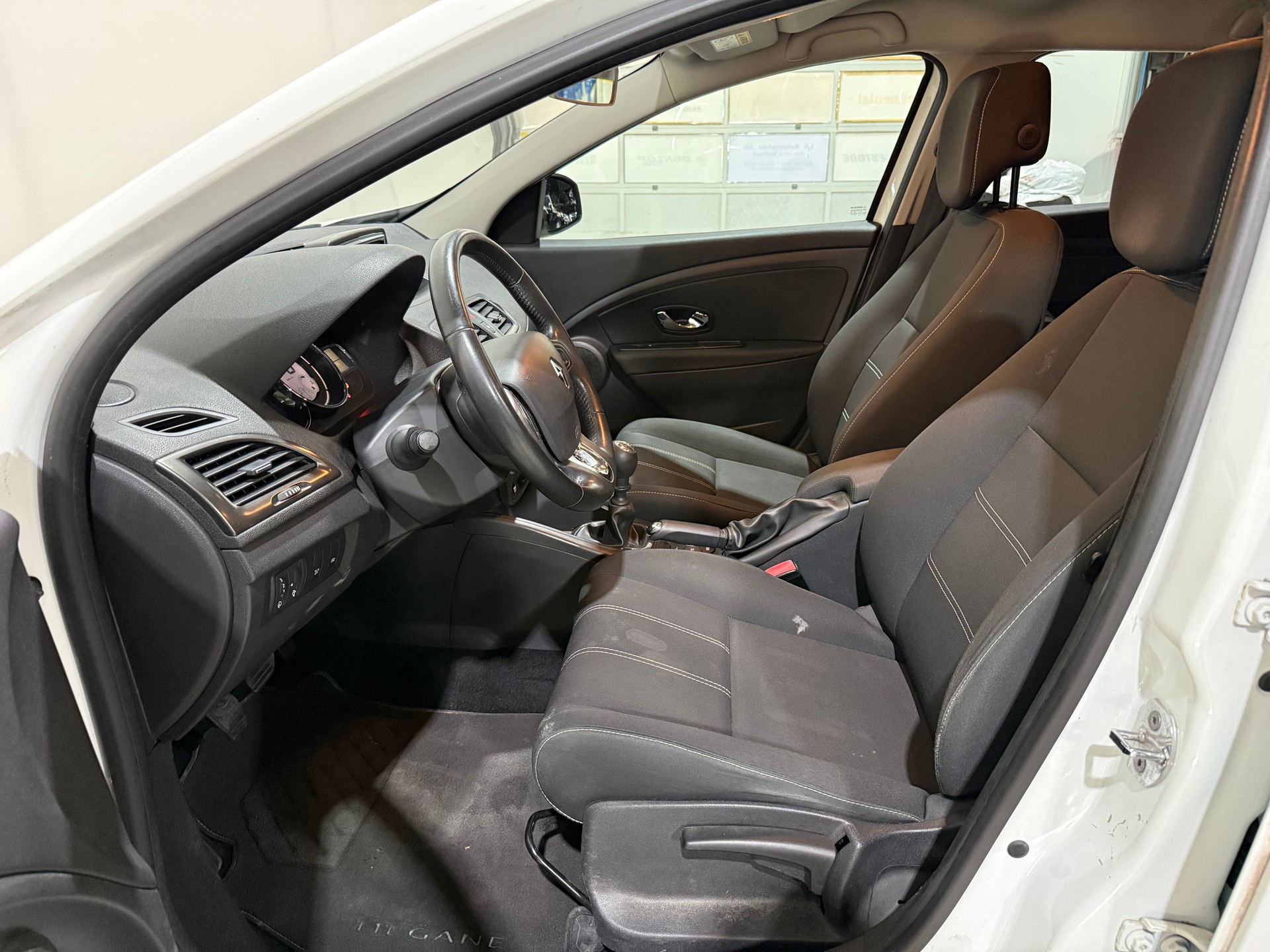 RENAULT Mégane Grandtour 1.5 dCi Bose-image-12