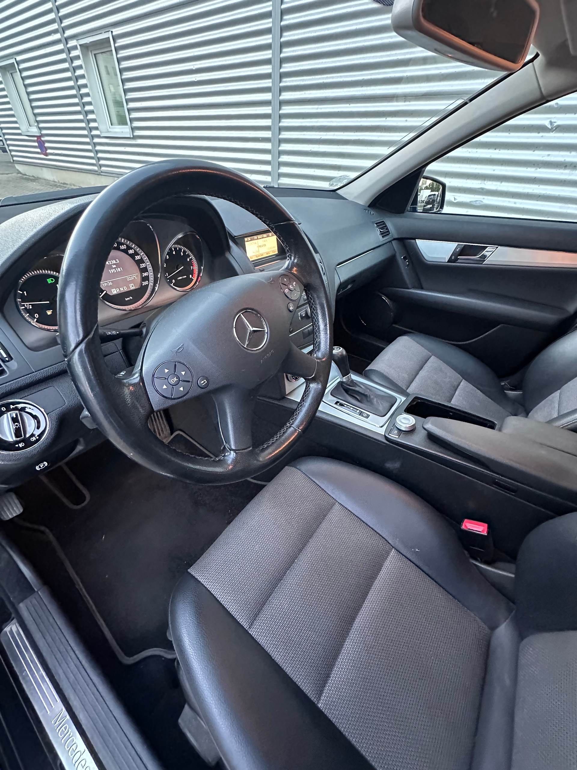 MERCEDES-BENZ C 180 Kompressor BlueEff. Avantgarde Aut. Frisch ab MFK-image-12