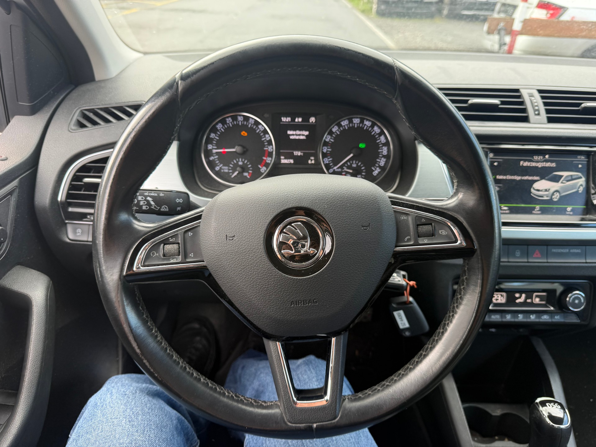 SKODA Fabia 1.4 TDI Ambition DSG-image-9