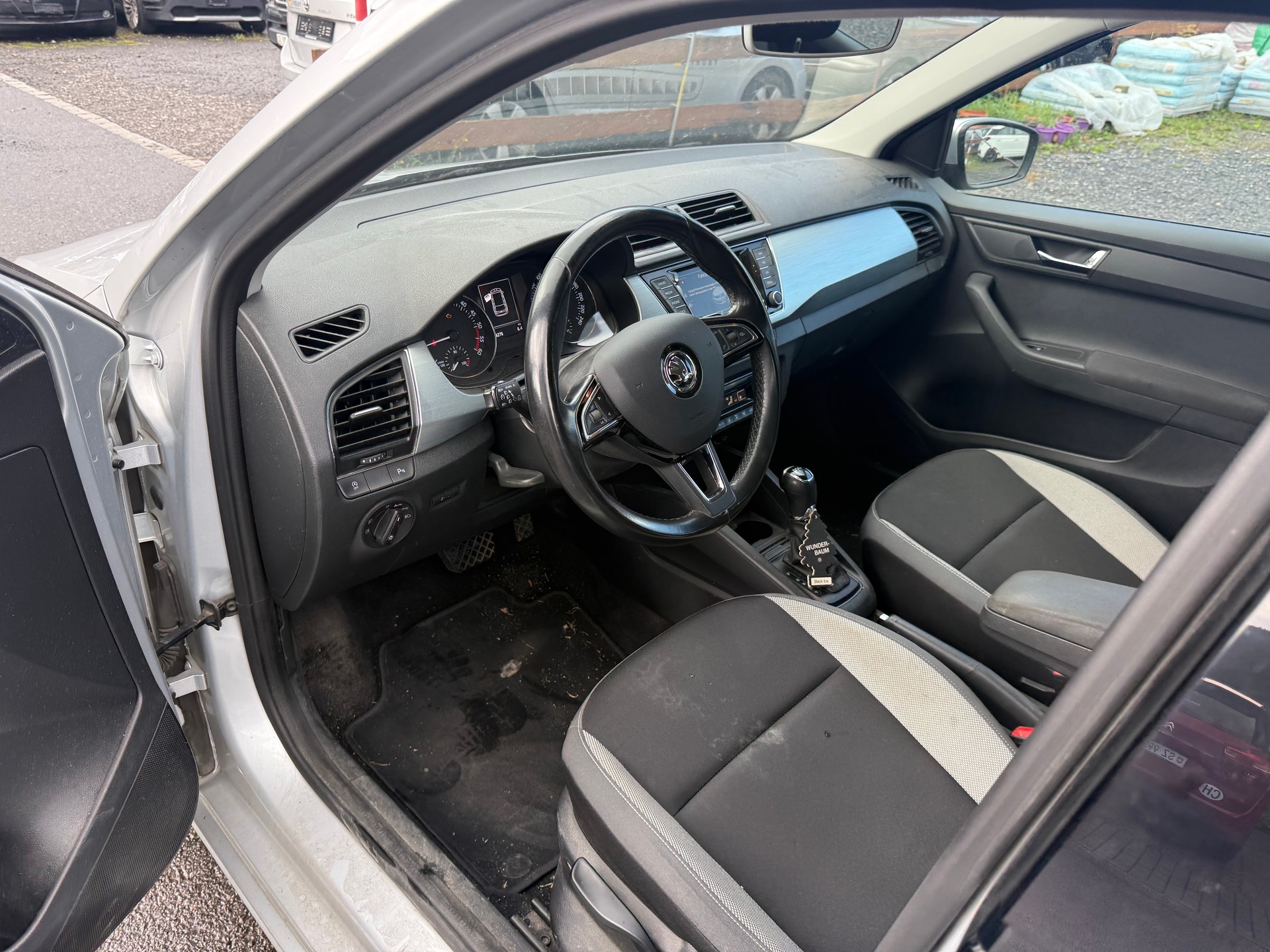 SKODA Fabia 1.4 TDI Ambition DSG-image-6