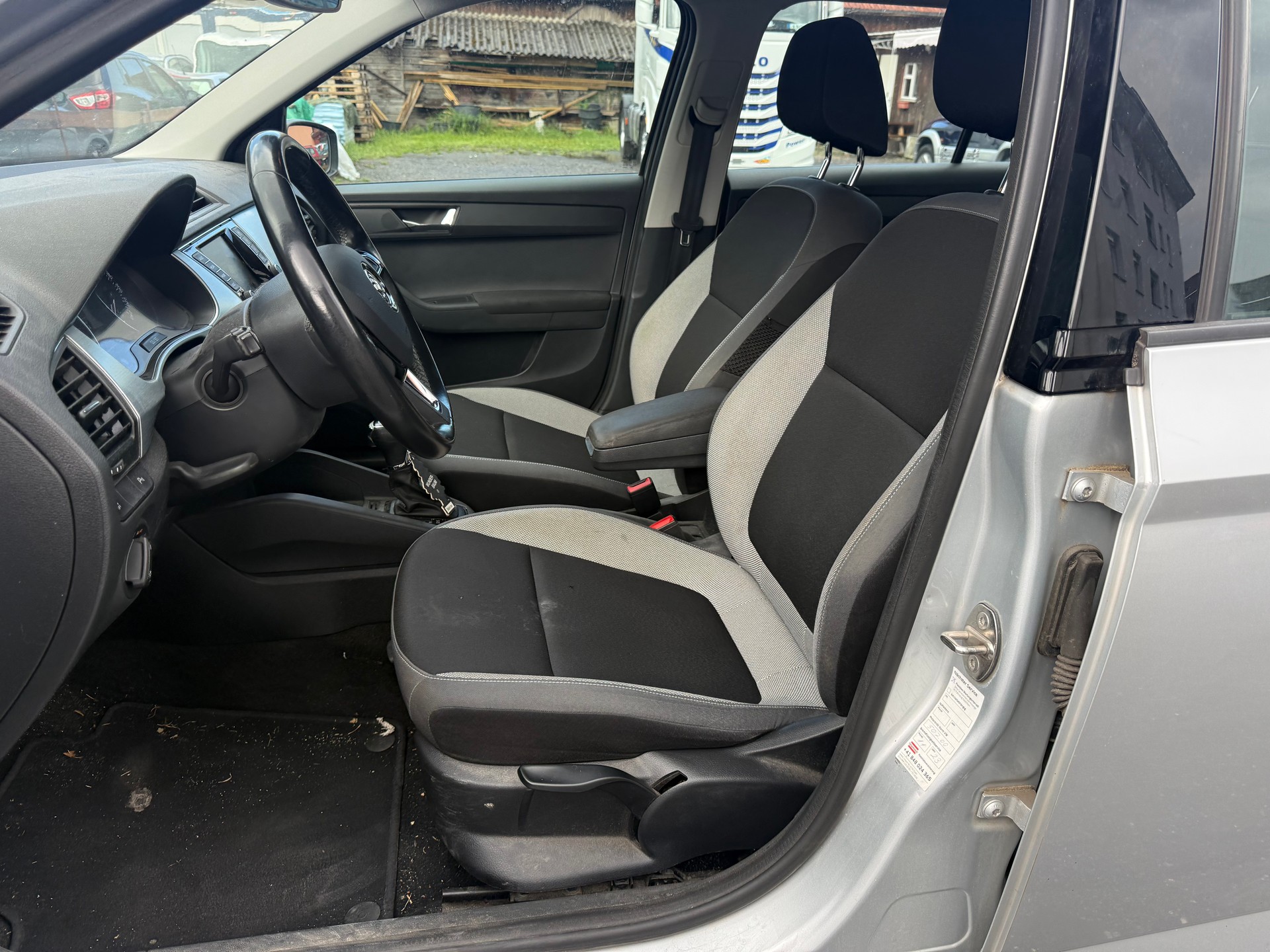 SKODA Fabia 1.4 TDI Ambition DSG-image-5