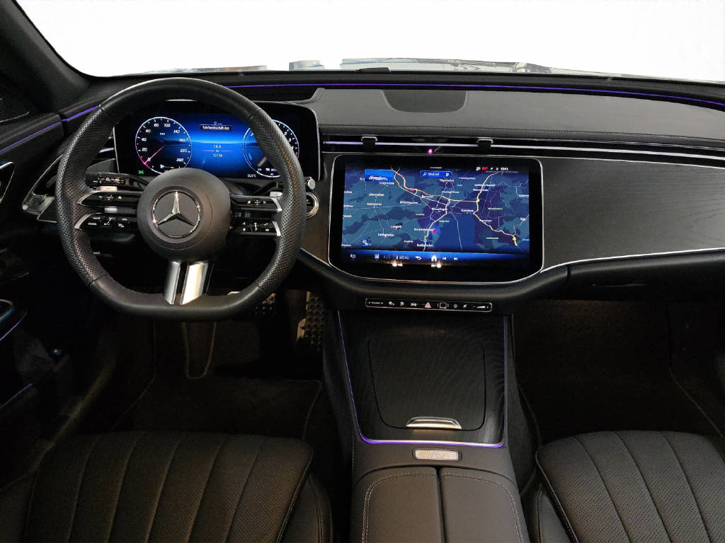 MERCEDES-BENZ E 300 de AMG Line 4Matic T-Modell-image-13
