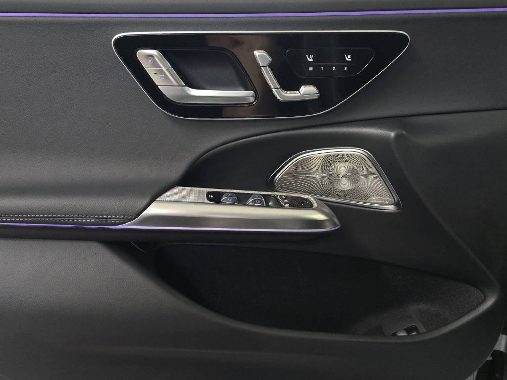 MERCEDES-BENZ E 300 de AMG Line 4Matic T-Modell-image-6