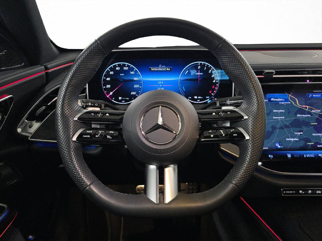MERCEDES-BENZ E 300 de AMG Line 4Matic T-Modell-image-11