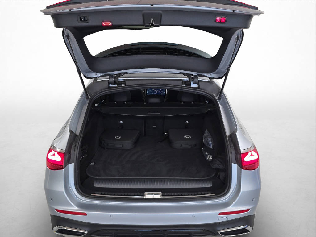 MERCEDES-BENZ E 300 de AMG Line 4Matic T-Modell-image-8
