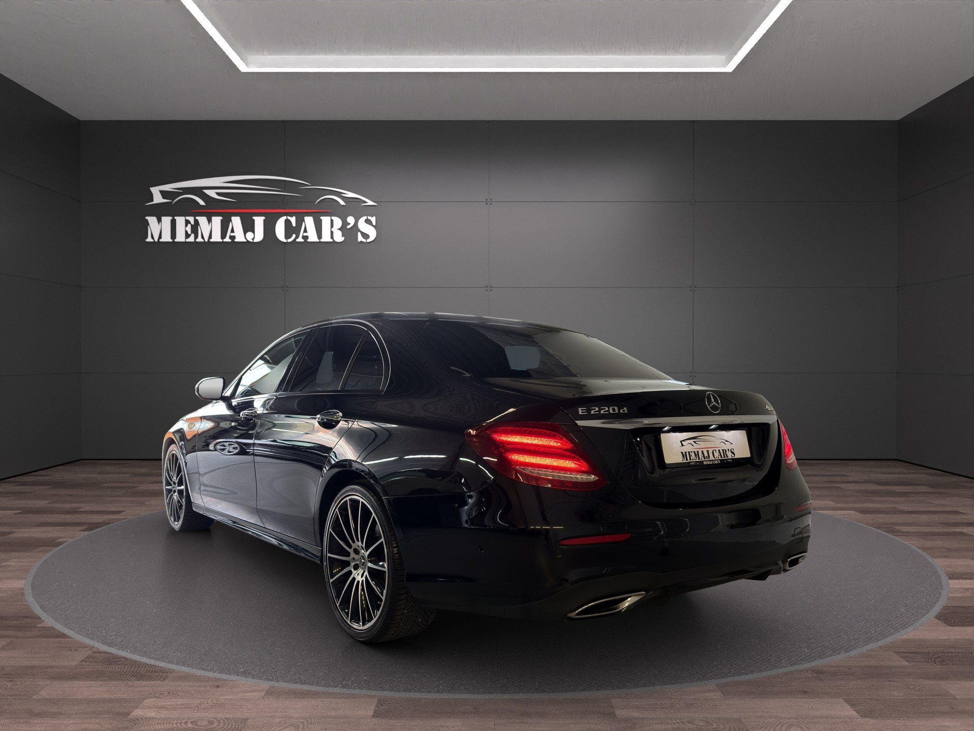 MERCEDES-BENZ E 220d Swiss Star AMG Line 4Matic 9G-Tronic-image-4