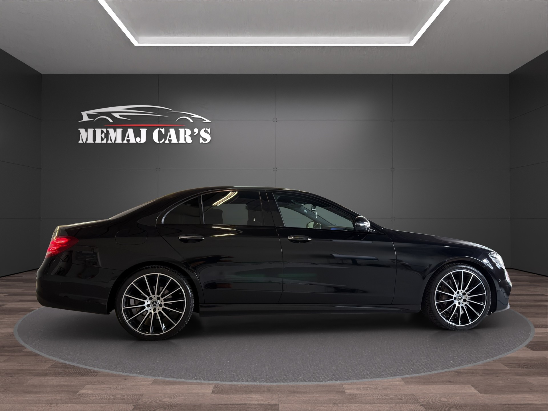 MERCEDES-BENZ E 220d Swiss Star AMG Line 4Matic 9G-Tronic-image-5