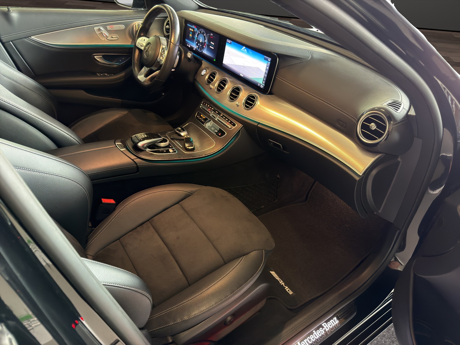 MERCEDES-BENZ E 220d Swiss Star AMG Line 4Matic 9G-Tronic-image-16