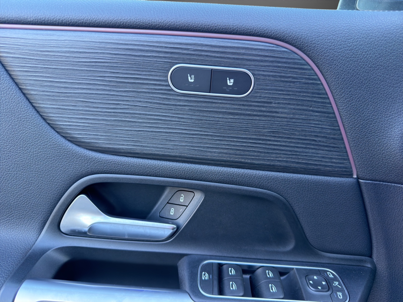 MERCEDES-BENZ EQB 350 4Matic-image-8