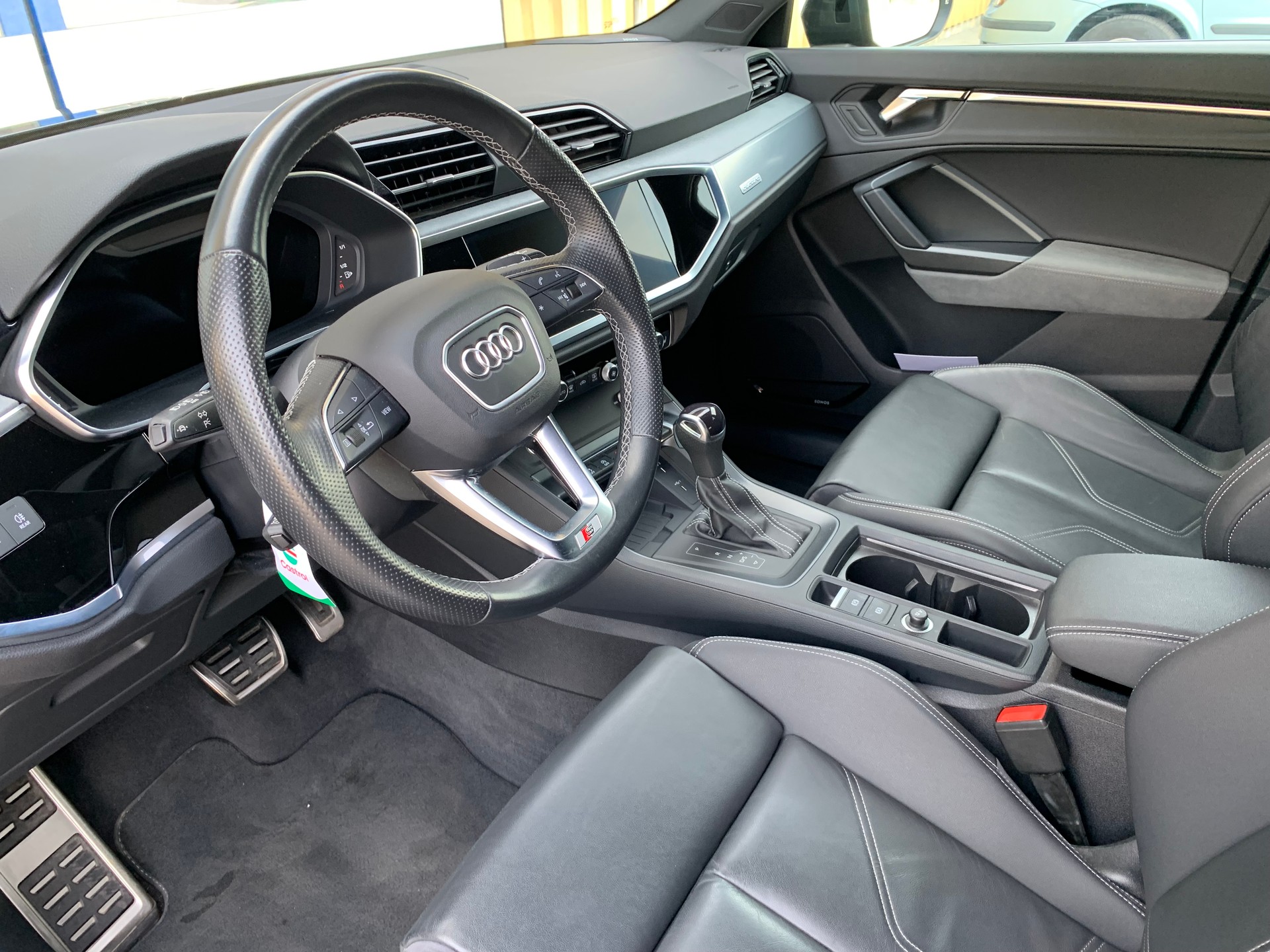 AUDI Q3 Sportback 40 TDI S line quattro S-tronic-image-11