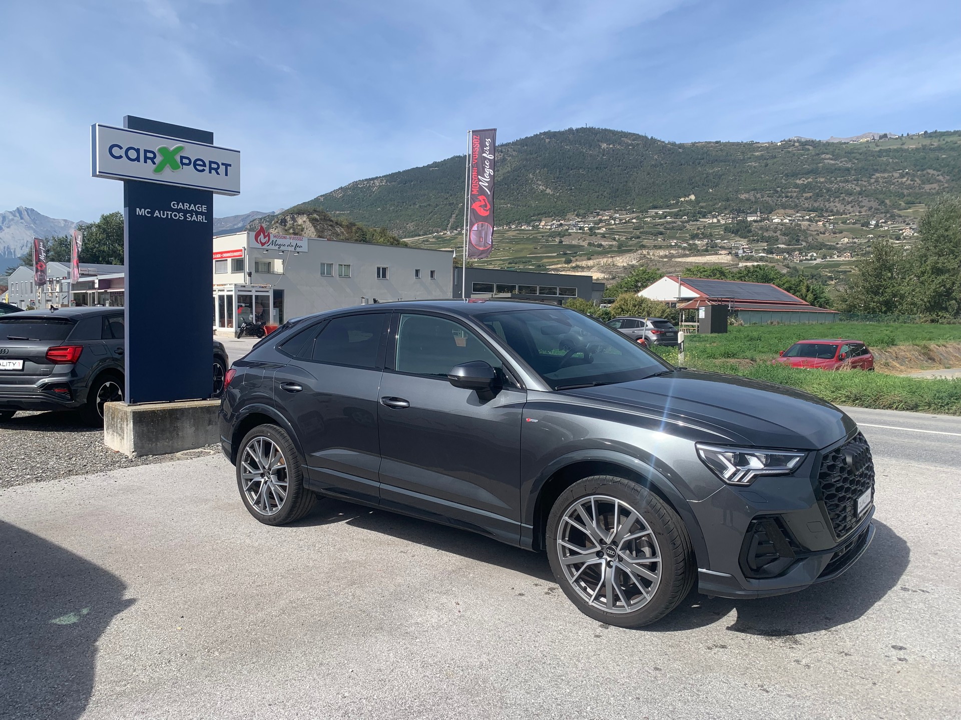 AUDI Q3 Sportback 40 TDI S line quattro S-tronic-image-2