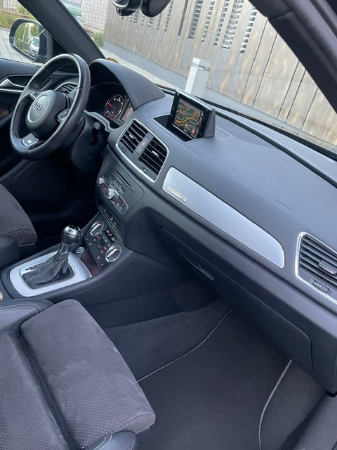 AUDI Q3 2.0 TDI quattro S-tronic-image-24