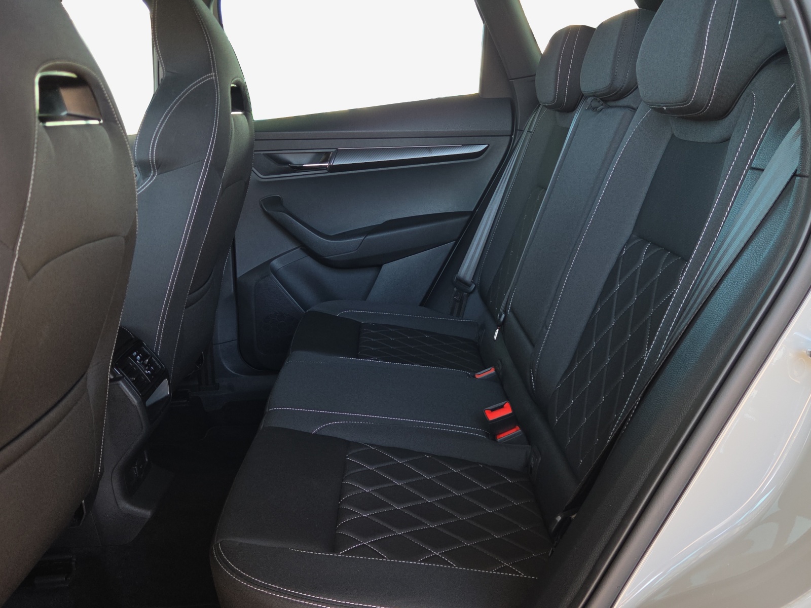SKODA Karoq 2.0 TSI SportLine 4x4 DSG-image-11