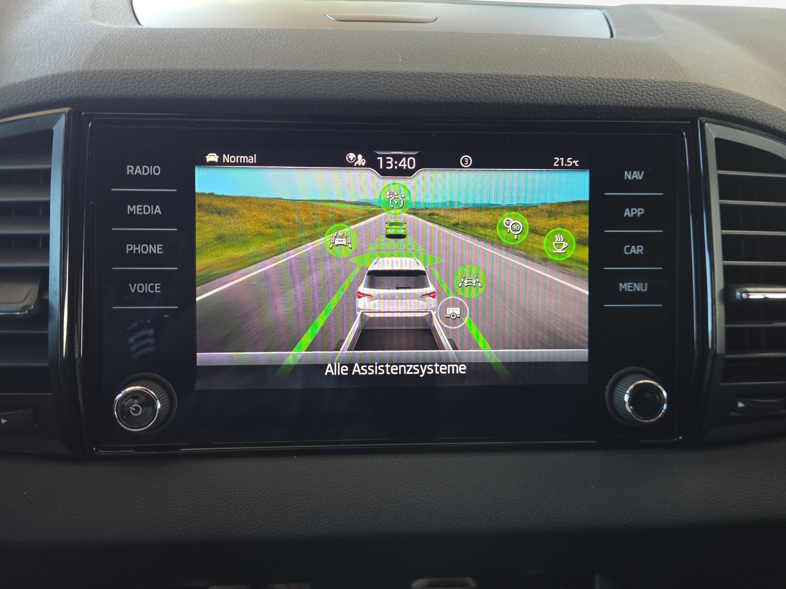 SKODA Karoq 2.0 TSI SportLine 4x4 DSG-image-15