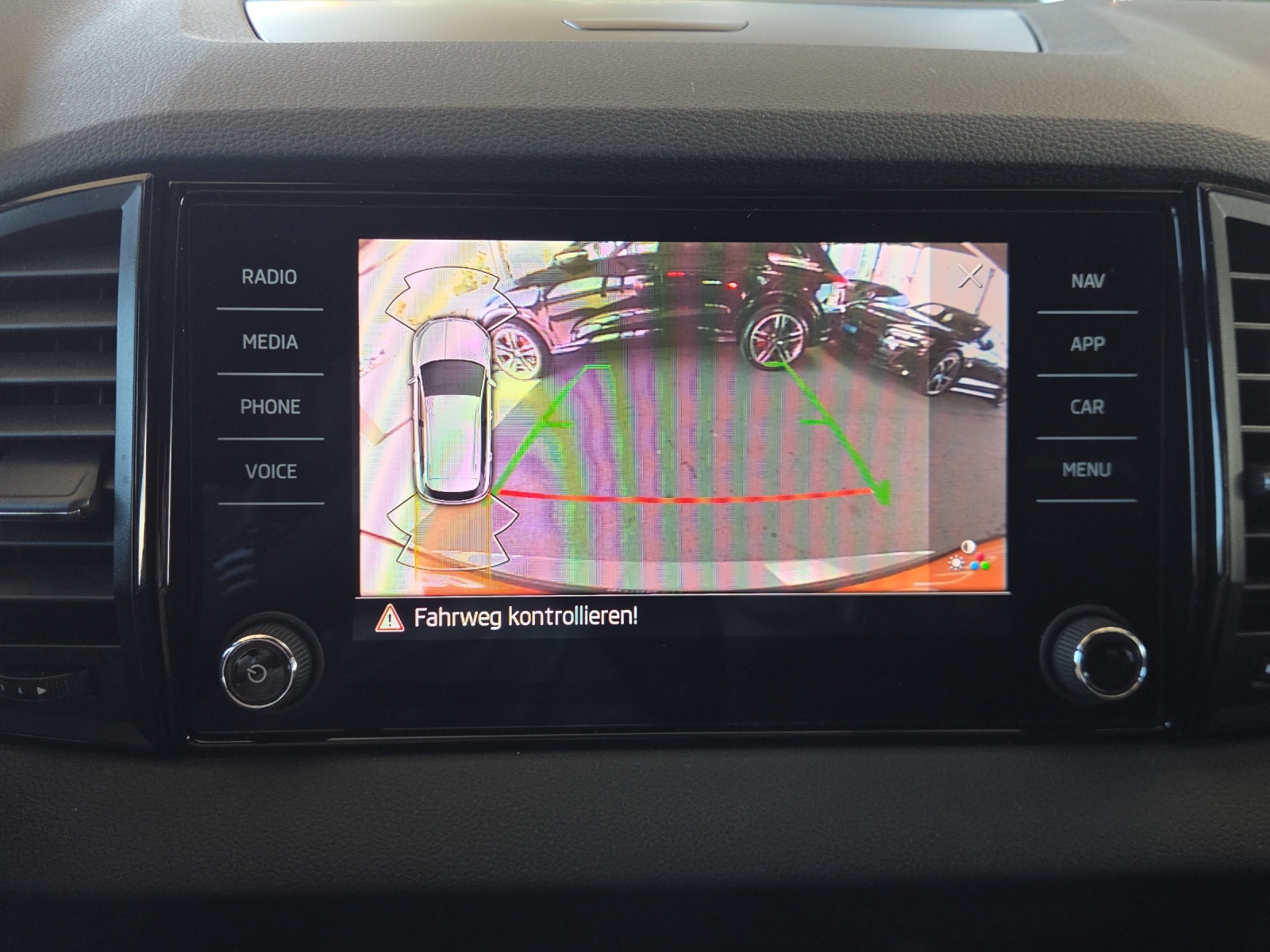 SKODA Karoq 2.0 TSI SportLine 4x4 DSG-image-14