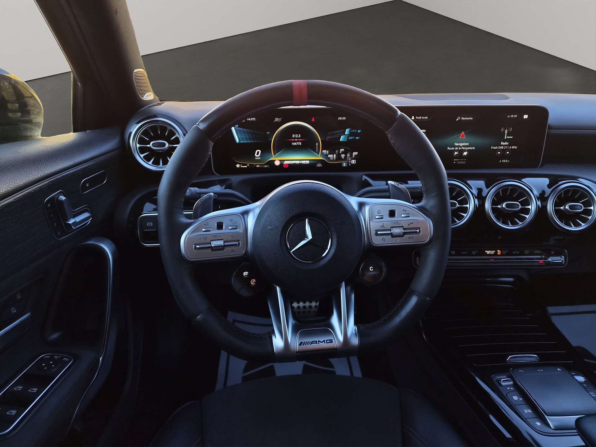 MERCEDES-BENZ A 45 S AMG 4Matic+ Speedshift-image-9