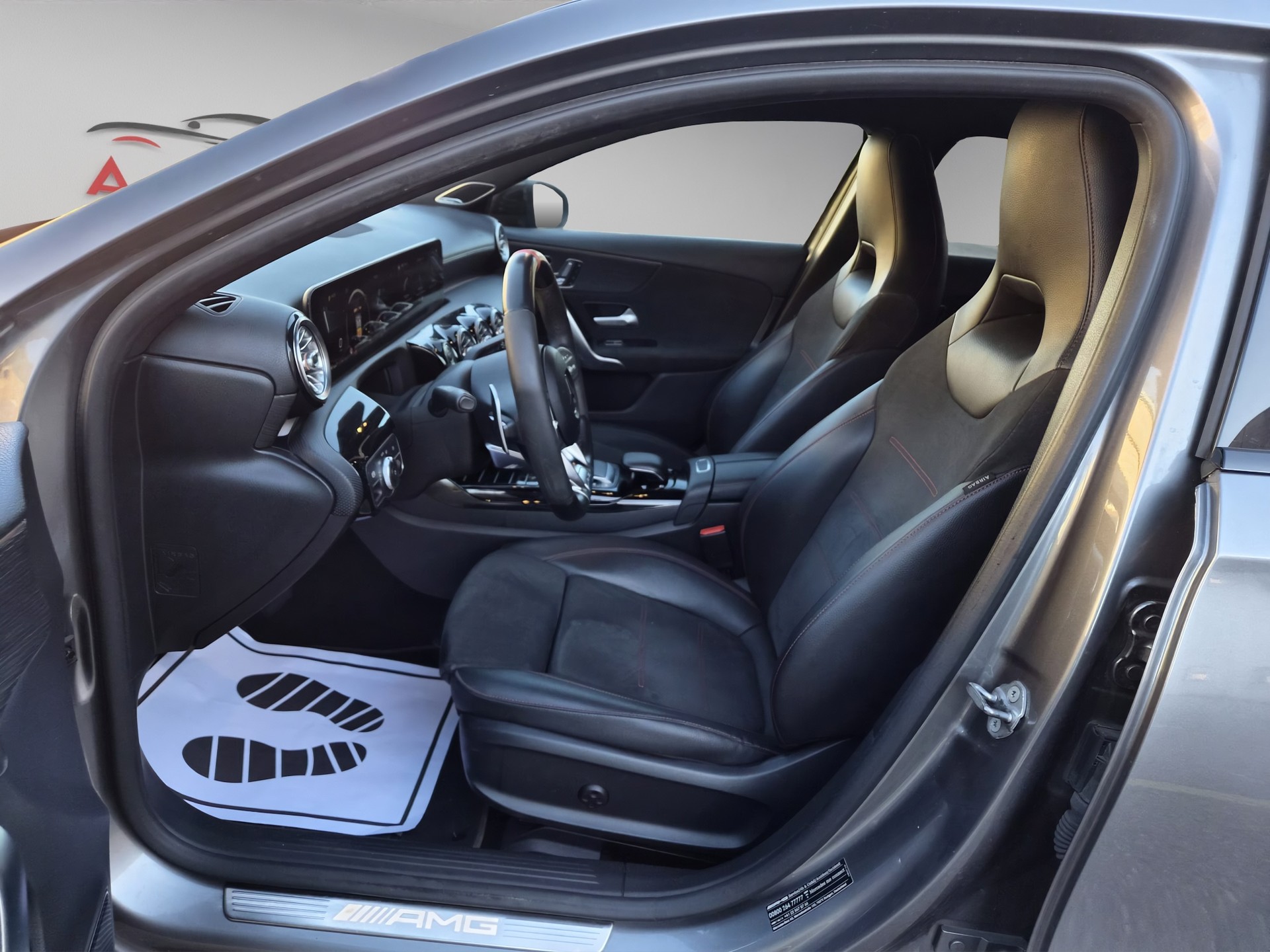 MERCEDES-BENZ A 45 S AMG 4Matic+ Speedshift-image-10