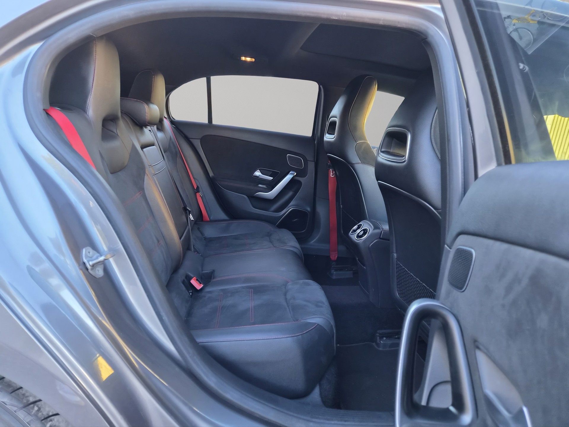 MERCEDES-BENZ A 45 S AMG 4Matic+ Speedshift-image-13