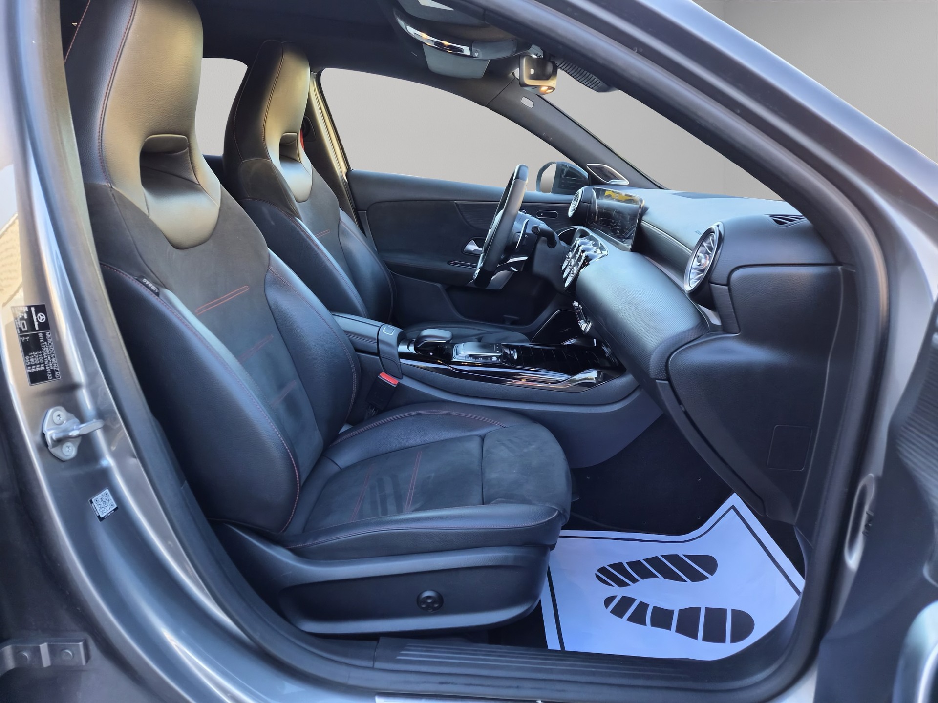 MERCEDES-BENZ A 45 S AMG 4Matic+ Speedshift-image-11