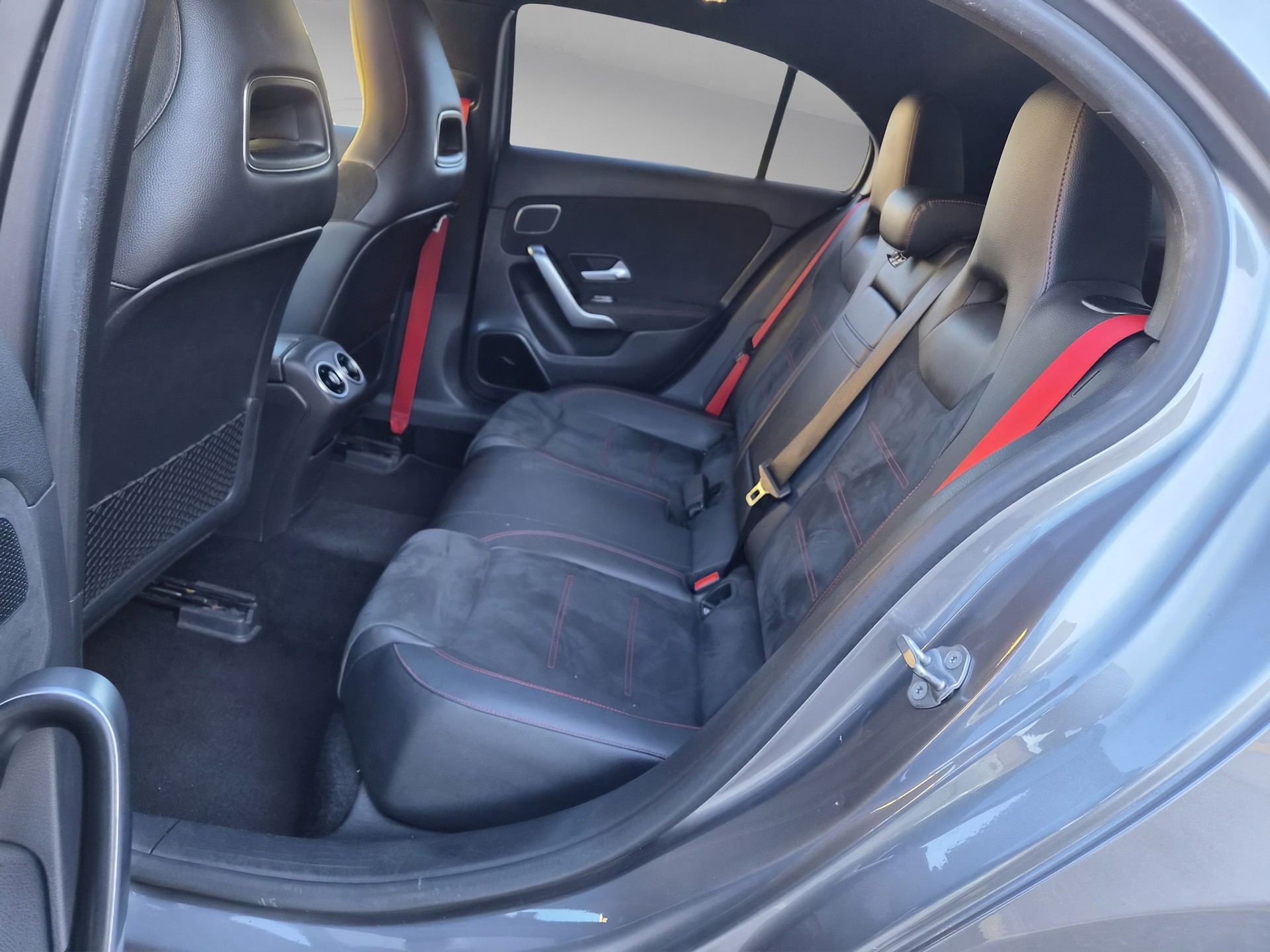 MERCEDES-BENZ A 45 S AMG 4Matic+ Speedshift-image-12