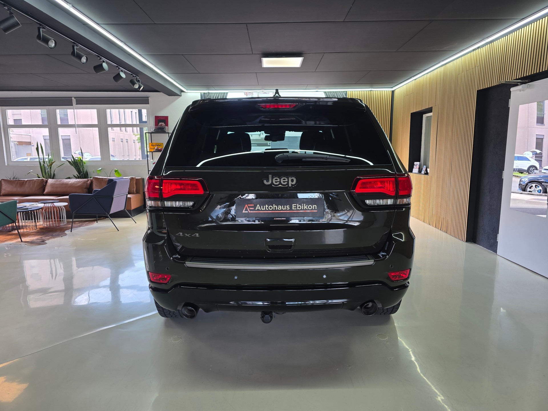 JEEP Grand Cherokee 3.0 CRD 75th Anniversary Automatic-image-5