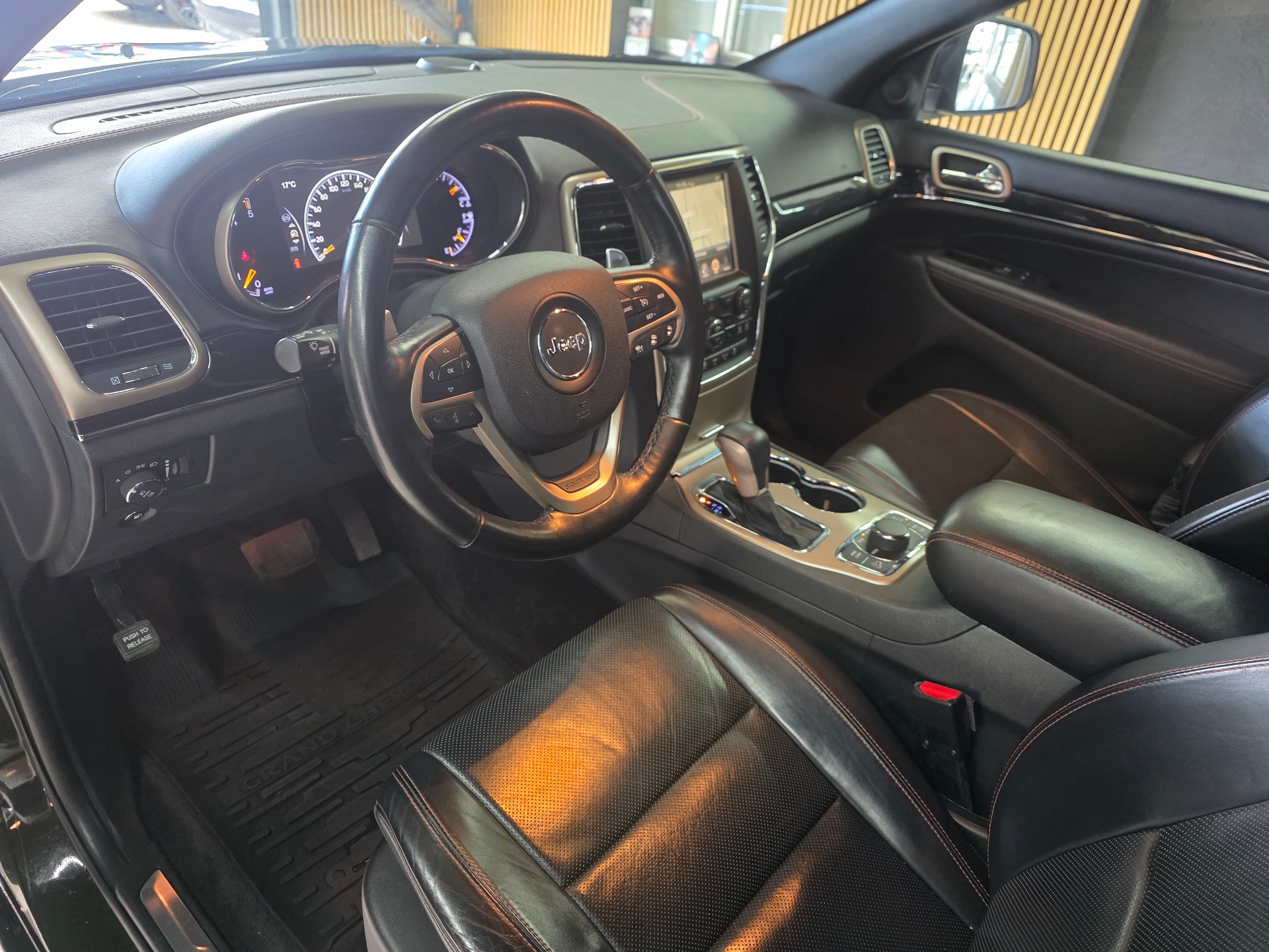 JEEP Grand Cherokee 3.0 CRD 75th Anniversary Automatic-image-7