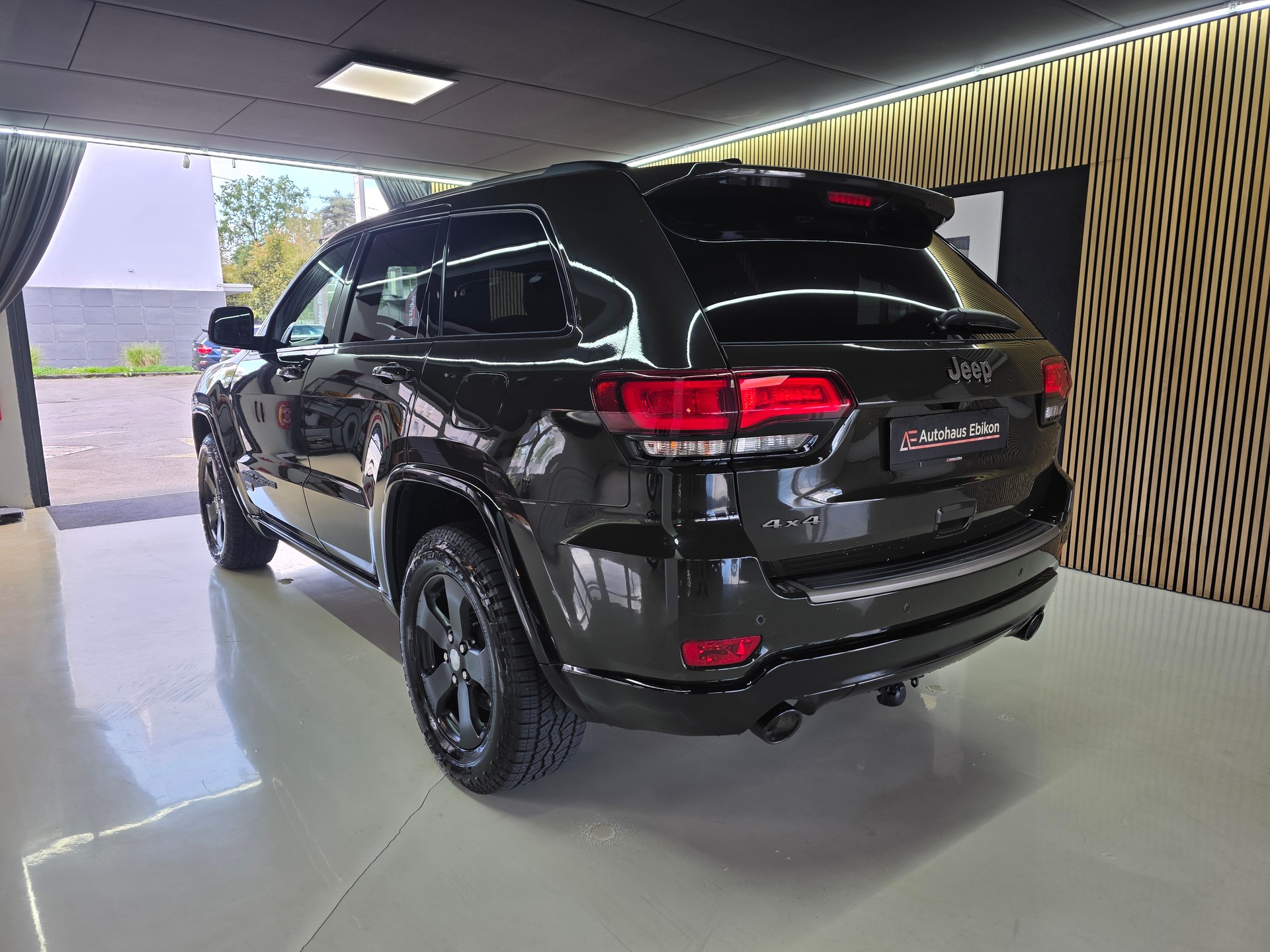 JEEP Grand Cherokee 3.0 CRD 75th Anniversary Automatic-image-4