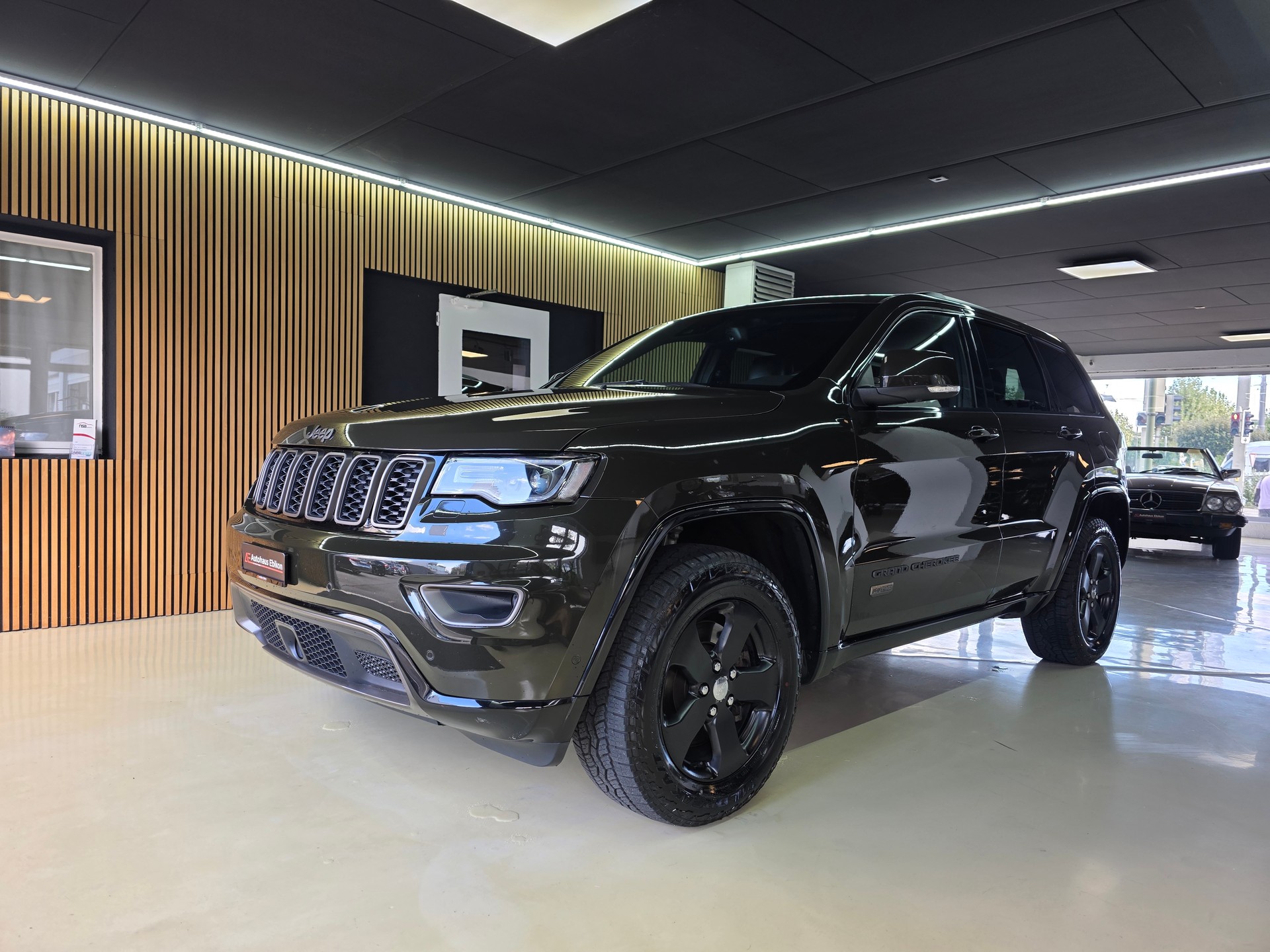 JEEP Grand Cherokee 3.0 CRD 75th Anniversary Automatic-image-2