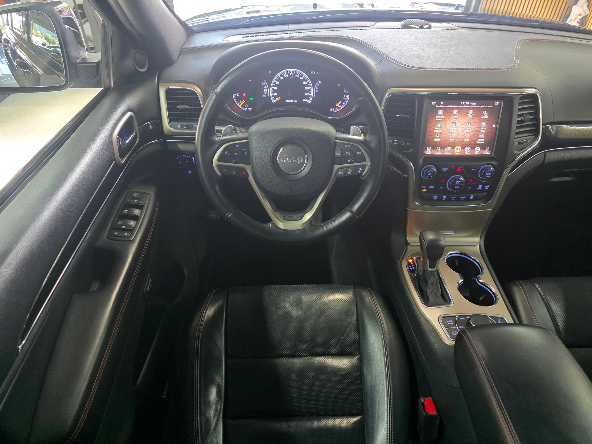 JEEP Grand Cherokee 3.0 CRD 75th Anniversary Automatic-image-12