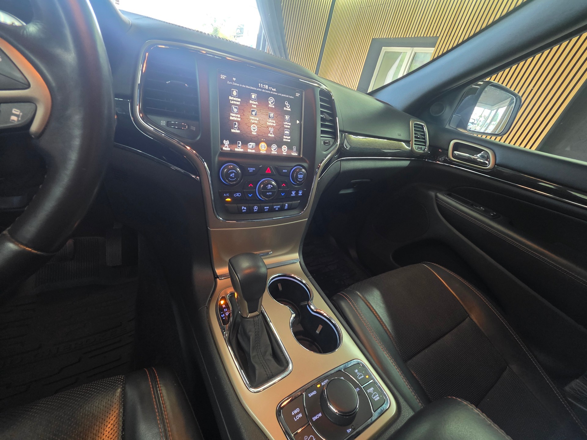 JEEP Grand Cherokee 3.0 CRD 75th Anniversary Automatic-image-14